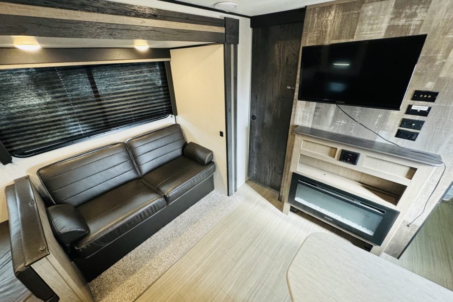 Travel Trailer – 1 Slide Out Hideout 272BH