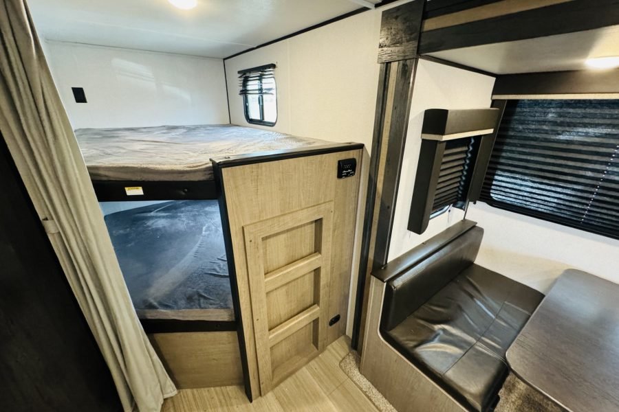 Travel Trailer – 1 Slide Out Hideout 272BH