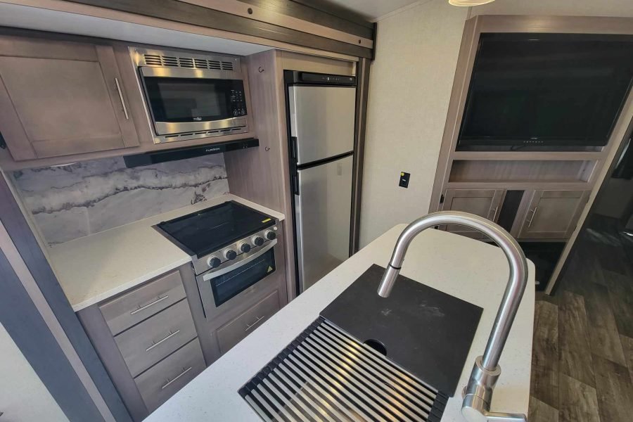 Travel Trailer – 3 Slide Out Sunset Trail 331BH