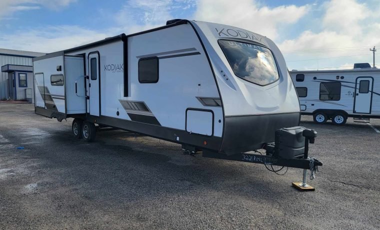 Travel Trailer – 3 Slide Out Kodiak Ultimate 3221RLSL